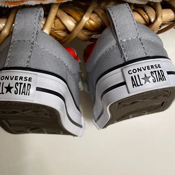NEW Converse toddler Gray and Red Chucks All Star Shoes/New never Worn/Tot SZ 4 - Picture 6 of 11